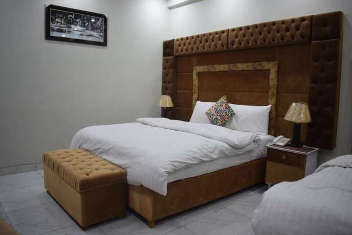 Room 8 of 13