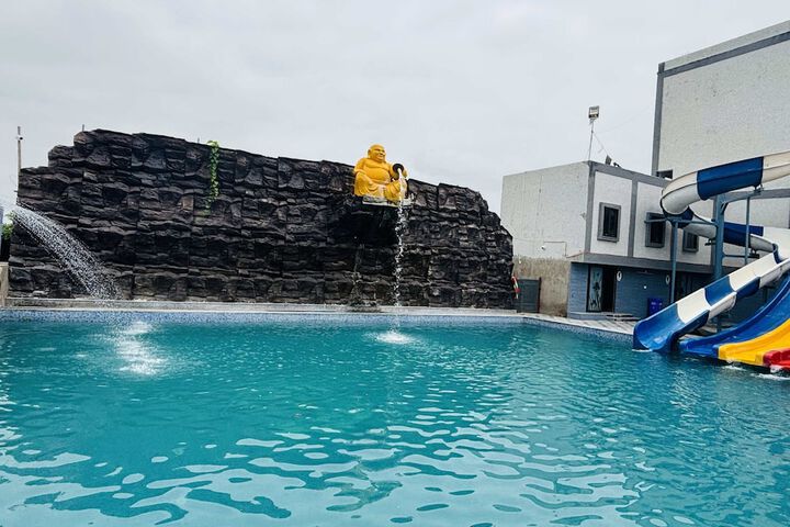 Pool 15 of 31