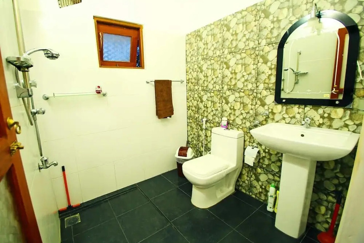 Room 7 of 24