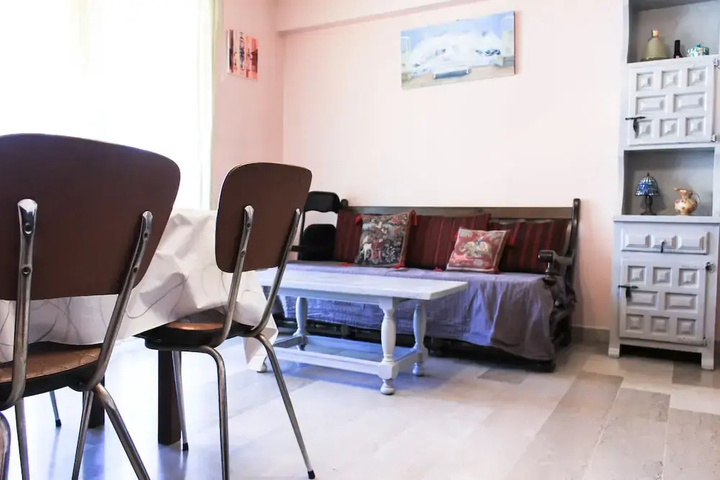 Room 5 of 16
