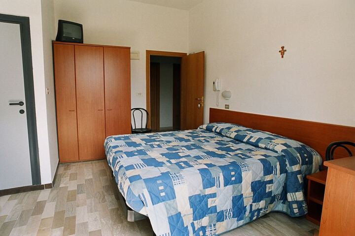 Room 6 of 61