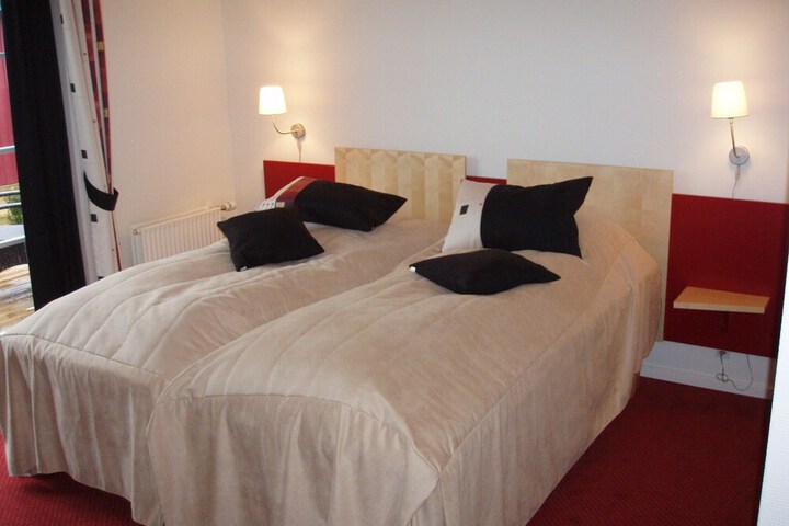 Room 3 of 10