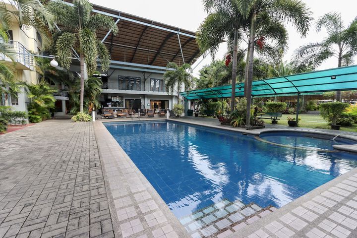 Hotel with Pool