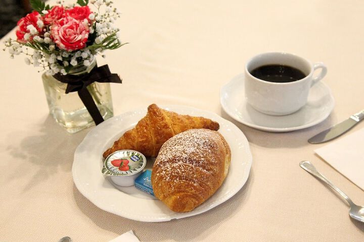 Breakfast/Coffee Service 17 of 28