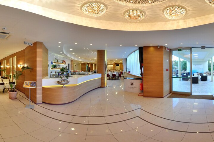 Entrance & Lobby