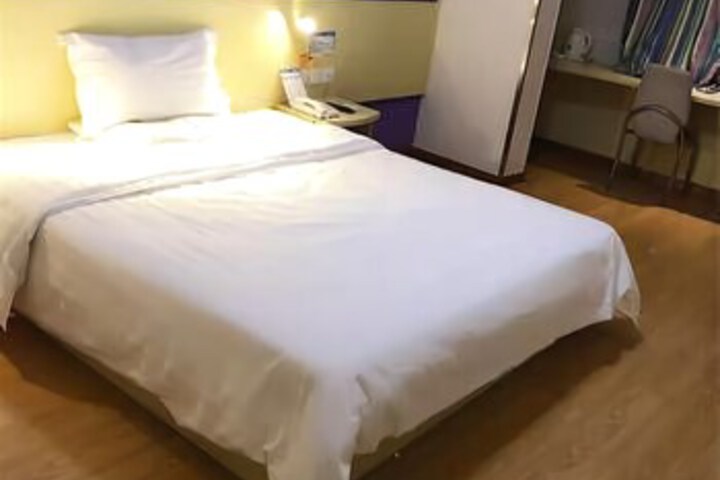 Room 4 of 6