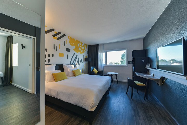 Room 33 of 92