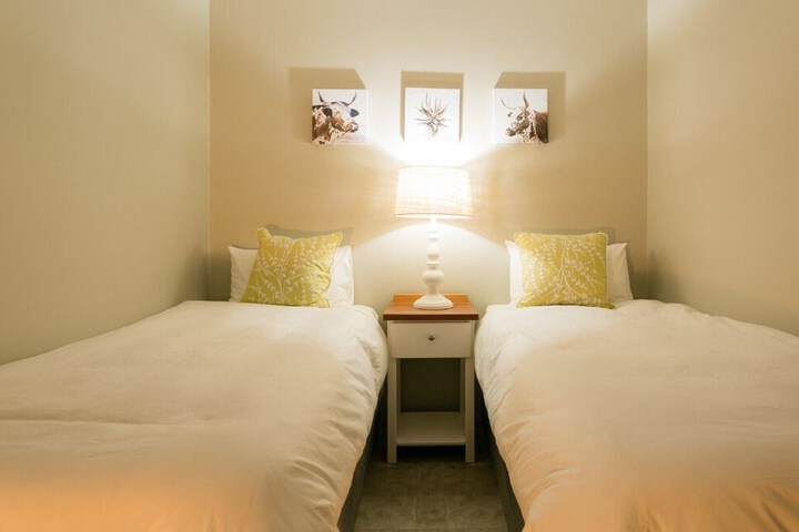 Room 6 of 44