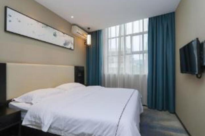 Room 16 of 16