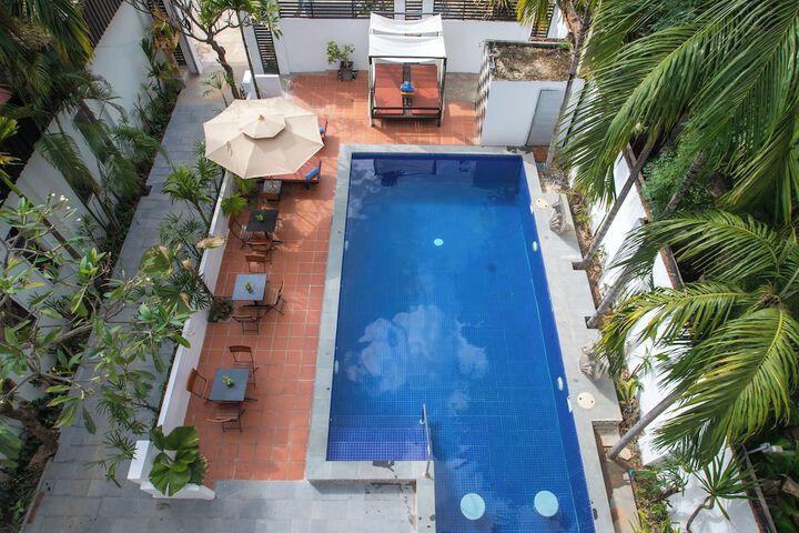 Hotel with Pool