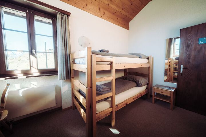 Room 10 of 28