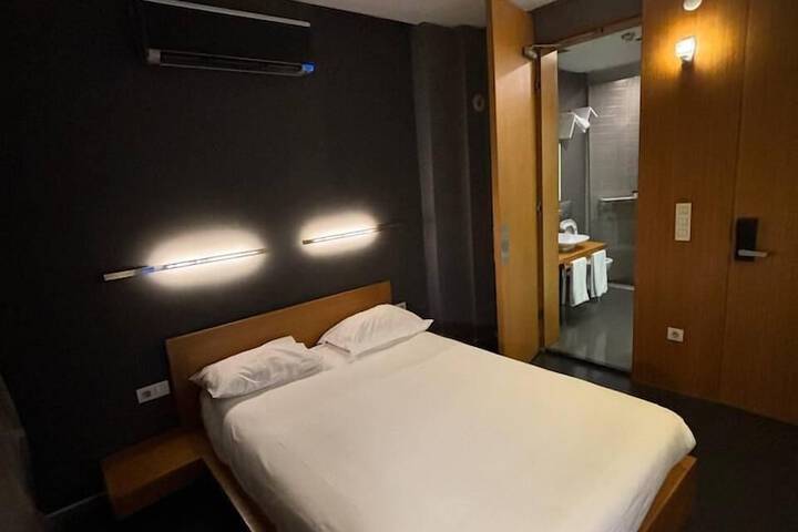 Room 12 of 25
