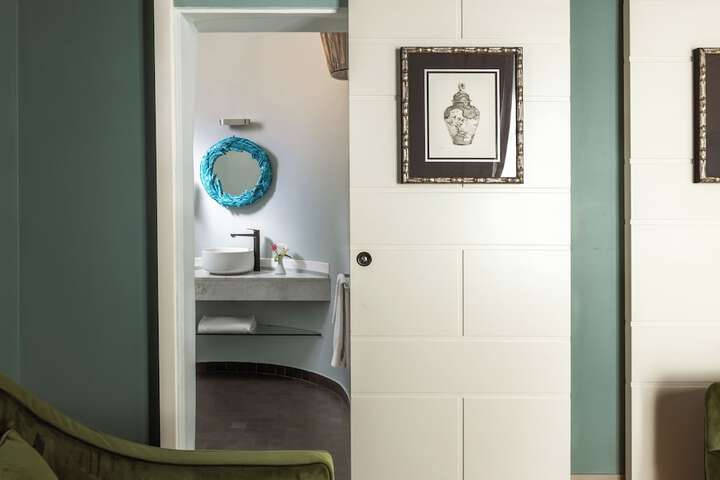 Room 84 of 143