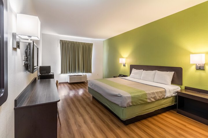 1 King Bed (1 of 8)