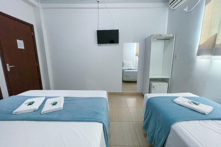 Room 10 of 40