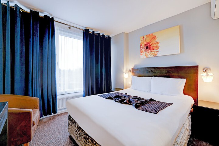 Room 34 of 63