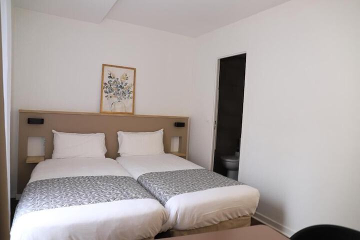 Room 8 of 54