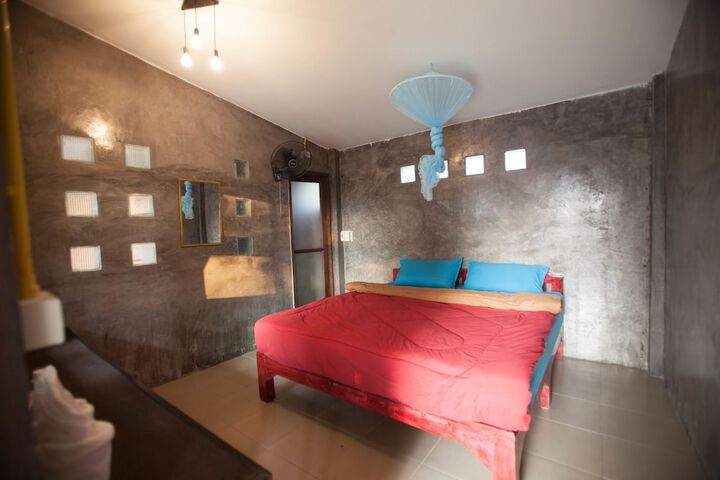 Room 5 of 37