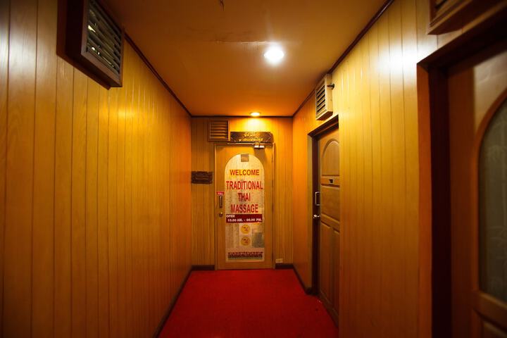Ballroom/Hall 25 of 28