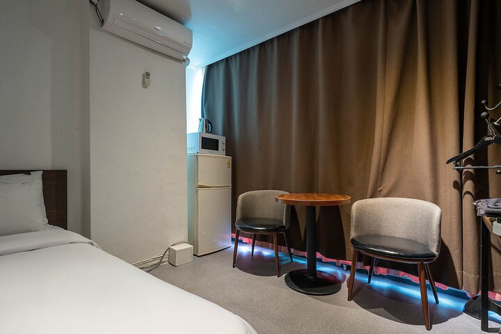 Room 48 of 82