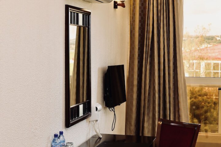 Room 5 of 42