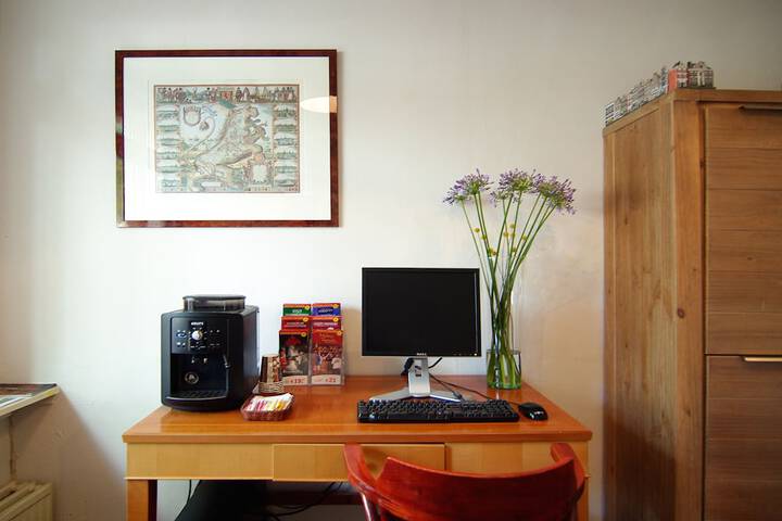 Room 4 of 36