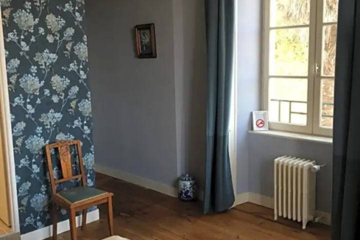 Room 4 of 7