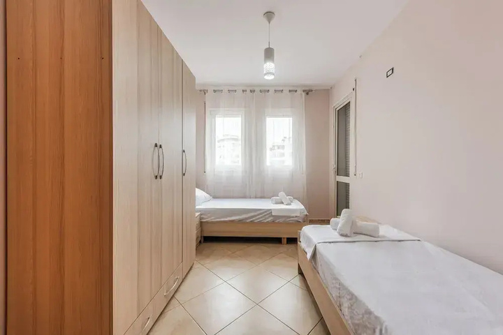 Room 4 of 17