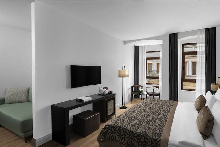 Room 13 of 79