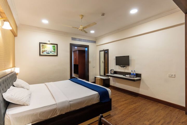 Room 10 of 33