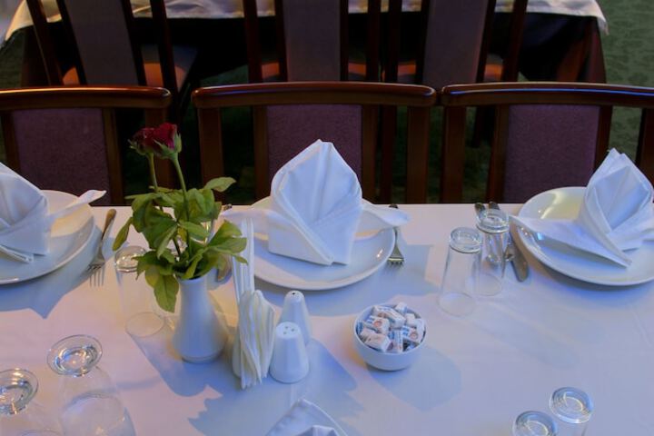 Dining 27 of 49