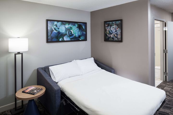 1 King Bed (4 of 11)