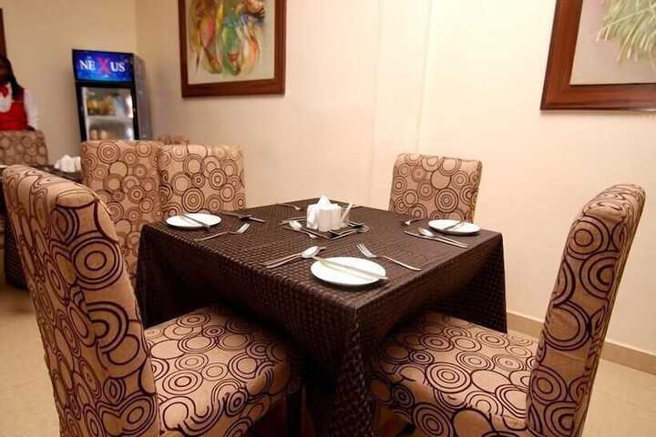 Dining 36 of 48