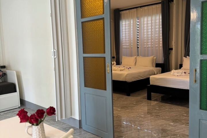 Room 35 of 272