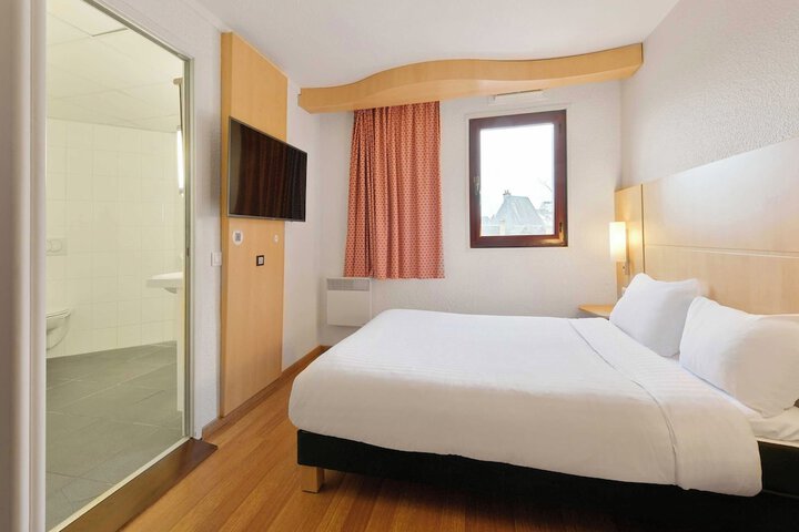 Room 8 of 36