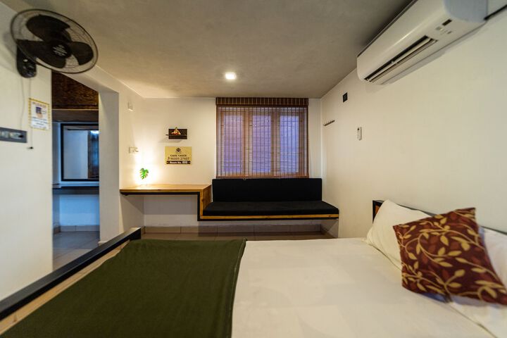 Room 16 of 35
