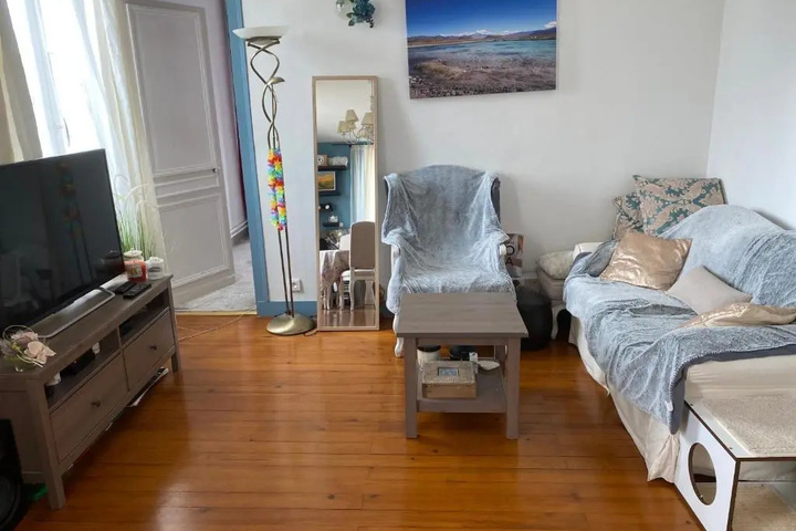 Room 2 of 8