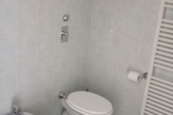 Room 3 of 52