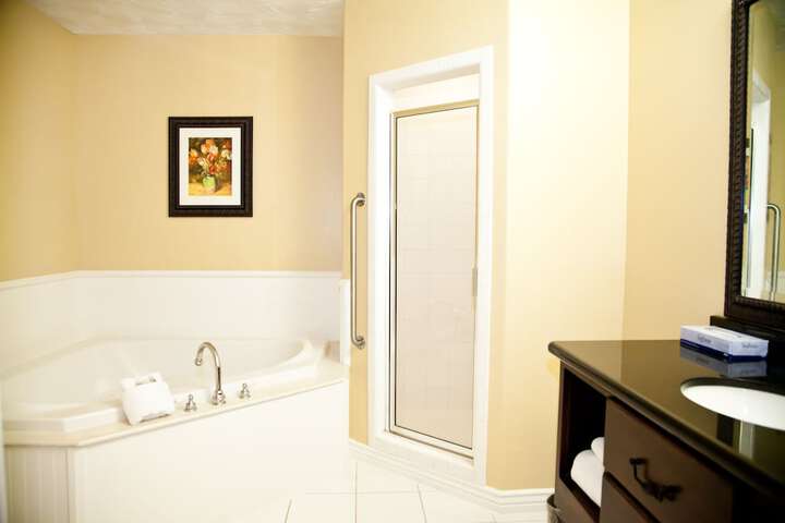 Deep soaking bathtub