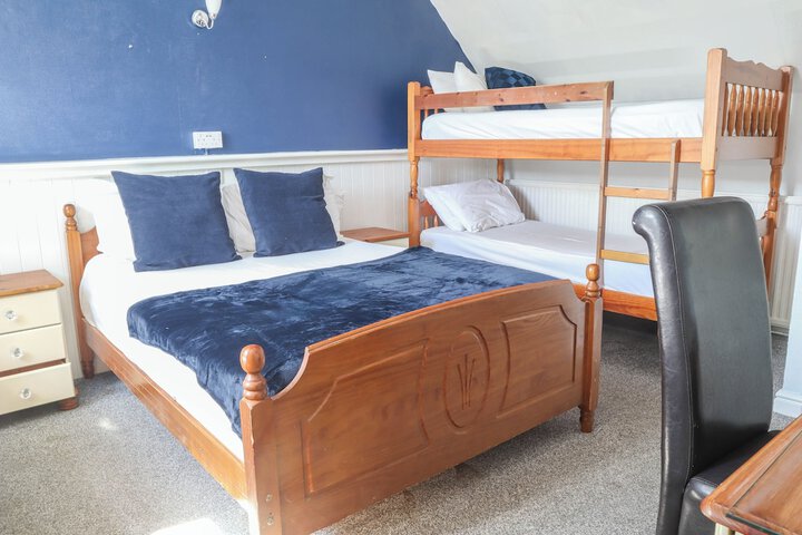Room 53 of 100
