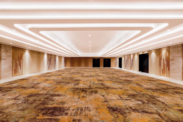 Ballroom/Hall 74 of 94