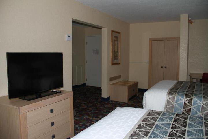 1 Queen Bed Accessible Room (15 of 25)