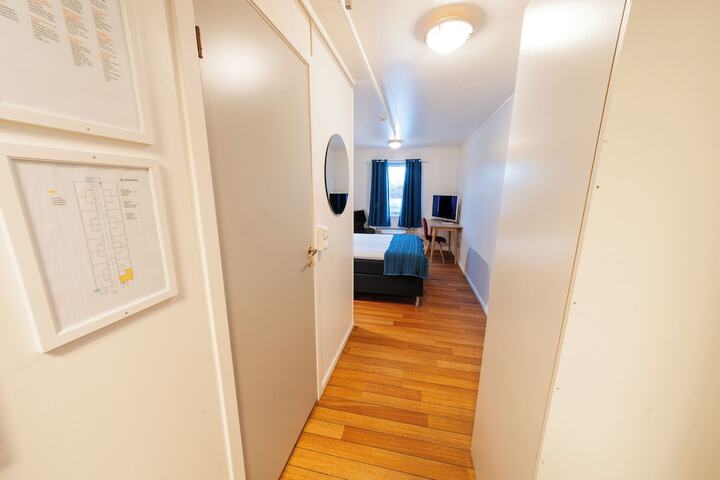 Room 47 of 199