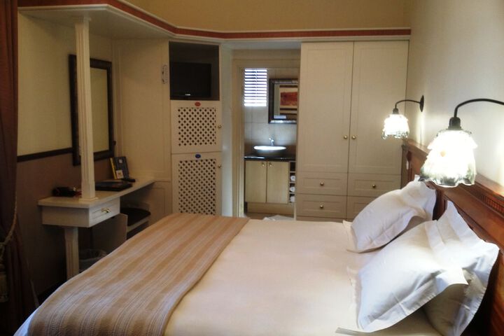 Room 20 of 33