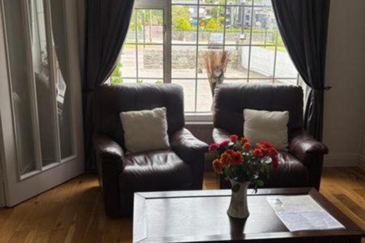 Lounge 8 of 18