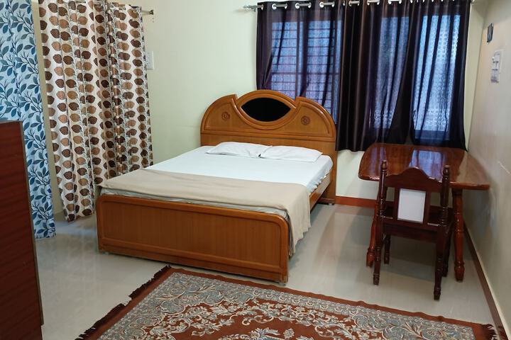 Room 10 of 14