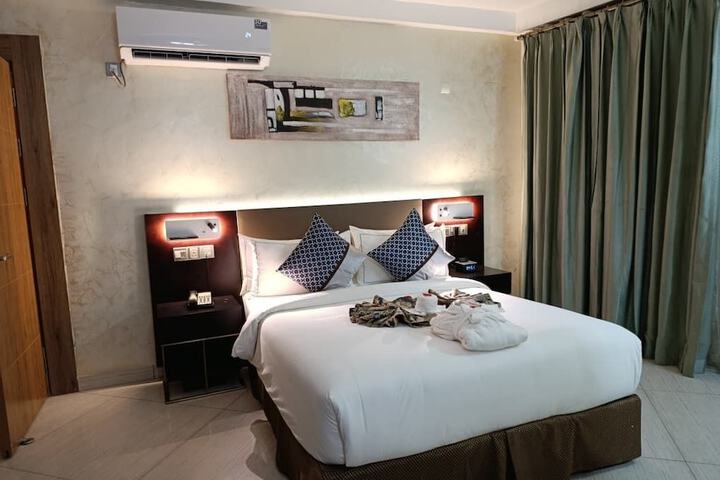 Room 13 of 63