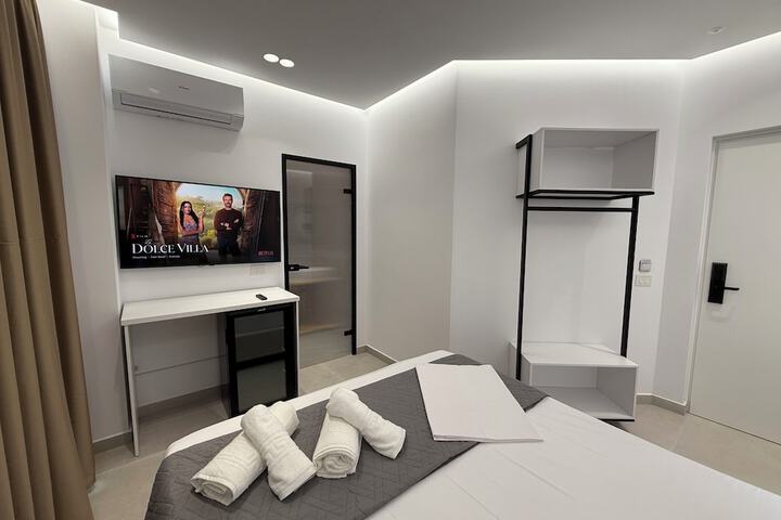 Room 34 of 104
