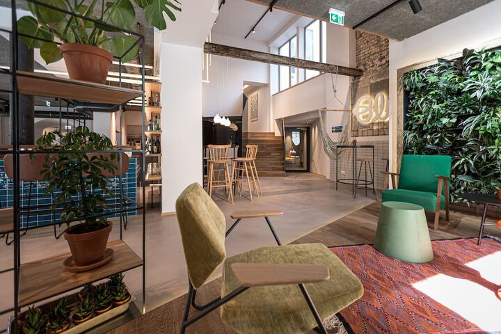 Entrance & Lobby