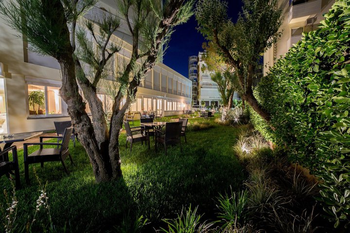 Hotel Exterior 117 of 123